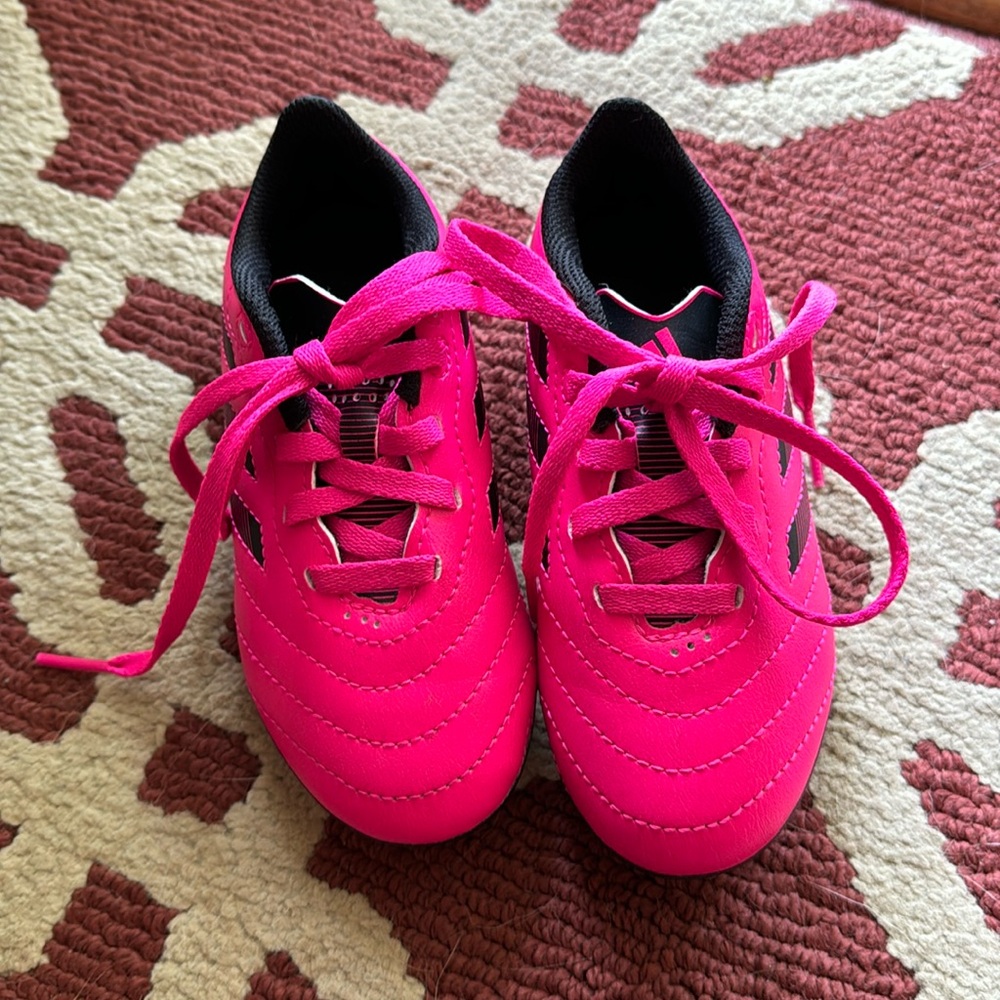 Girls Soccer Cleats size 10k (little kids/ toddler sizing)